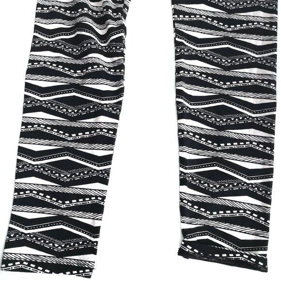 PINK Victoria's Secret VS Dog Small Black White Cotton Geometric Leggings - Picture 5 of 10